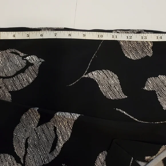 Ann Taylor Factory EUC flowy single pleat shorts 12 - Picture 8 of 10